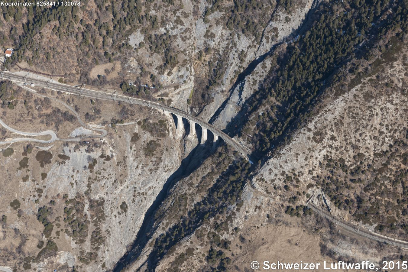 Bahnviadukt über die 'Lüegilchi' (Position 2'625'852.67, 1'130'143.20) der Lötschberg - Südrampe (Bern - Lötschbert - Simplon: BLS)